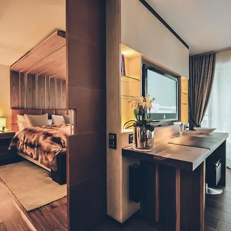 Elizabeth Arthotel Adults Only فندق 5*