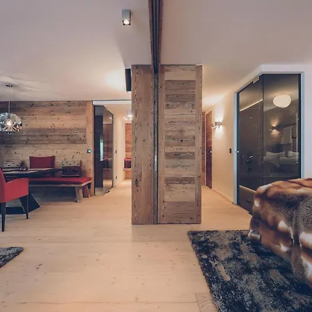 Отель Elizabeth Arthotel Adults Only 5*