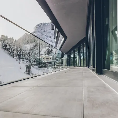 Отель Elizabeth Arthotel Adults Only